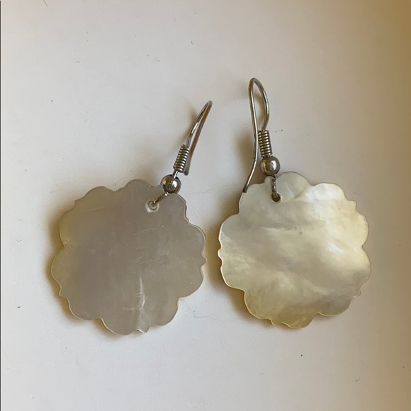 Shell Earrings as Cherry Blossom🌸🐚Made in Hawaii - Picture 3 of 3